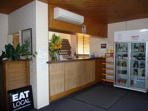 The Wine Vine Hotel - Accommodation Main Beach 10