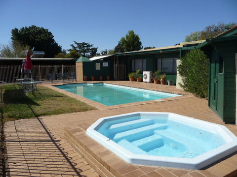 The Wine Vine Hotel - Accommodation Main Beach 21