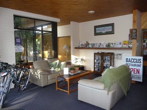 The Wine Vine Hotel - Accommodation Main Beach 9