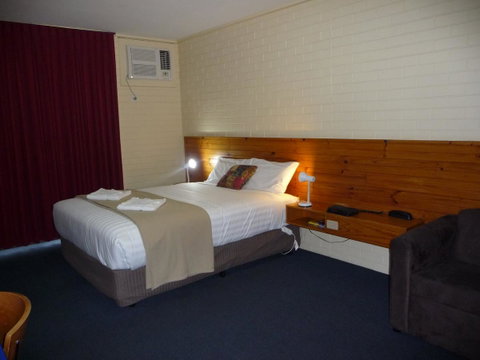 The Wine Vine Hotel - Accommodation Main Beach 5