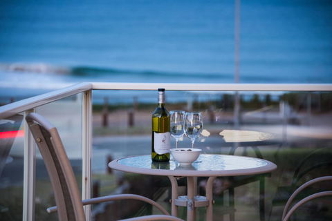 Stylish 3 Bedroom Beachview Apartment - Accommodation Main Beach 3