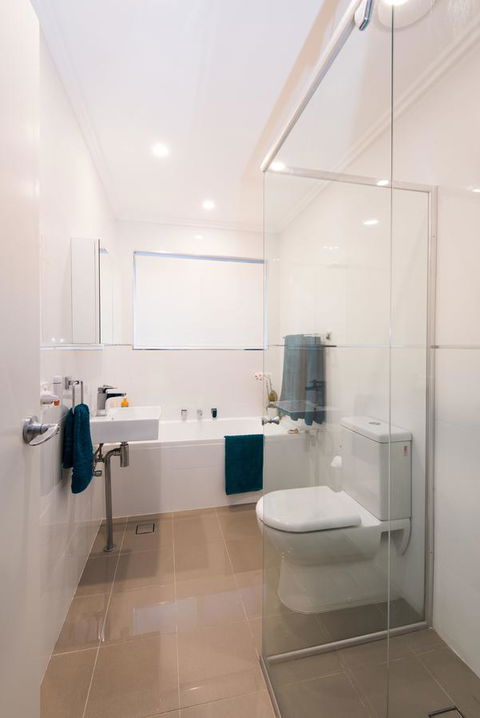 Stylish 3 Bedroom Beachview Apartment - Accommodation Main Beach 12
