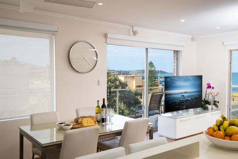 Stylish 3 Bedroom Beachview Apartment - Accommodation Main Beach 8