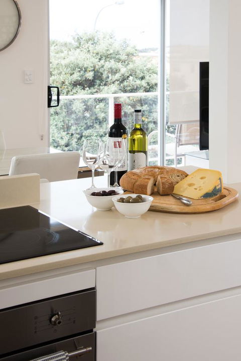 Stylish 3 Bedroom Beachview Apartment - Accommodation Main Beach 7