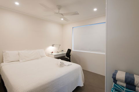Stylish 3 Bedroom Beachview Apartment - Accommodation Main Beach 10