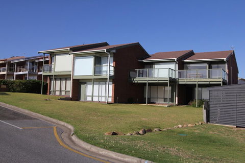 Southern Sands\' Beachfront Apartment - Accommodation Main Beach 1