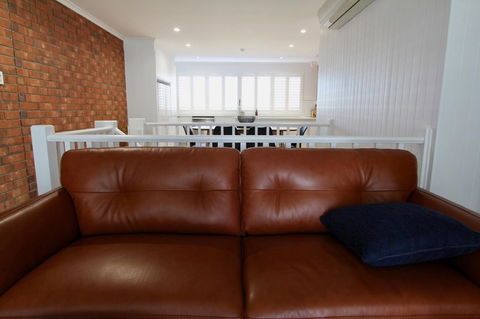 Southern Sands\' Beachfront Apartment - Accommodation Main Beach 6