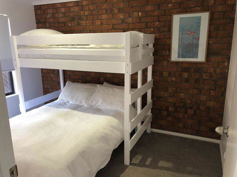Southern Sands\' Beachfront Apartment - Accommodation Main Beach 14