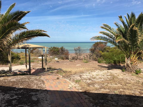 Shangri La Moonta Bay - Accommodation Main Beach 5