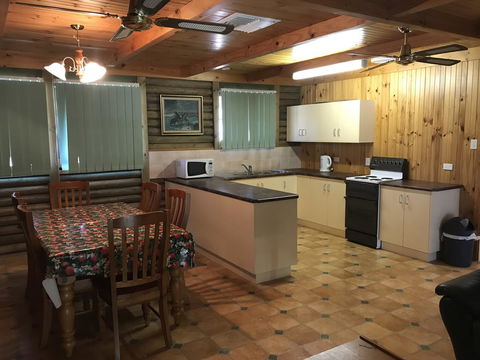 Shangri La Moonta Bay - Accommodation Main Beach 14