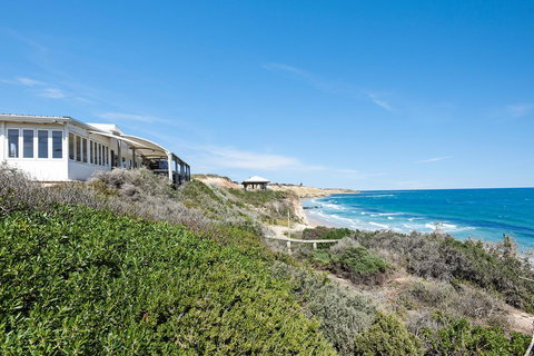 Red Door - Accommodation Main Beach 17
