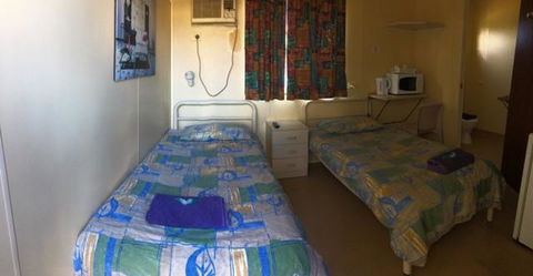 A1Cabins - Accommodation Main Beach 4