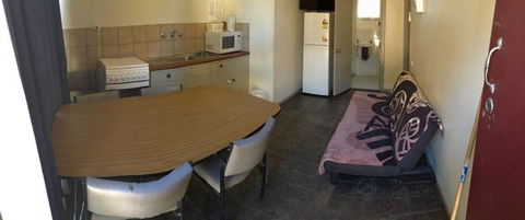 A1Cabins - Accommodation Main Beach 1