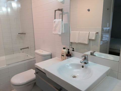 Oaks Horizon+city View+free Parking - Accommodation Main Beach 13