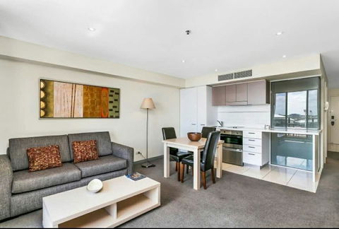 Oaks Horizon+city View+free Parking - Accommodation Main Beach 1