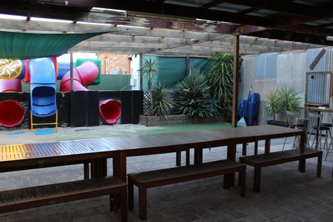 Royal Exchange Hotel - Accommodation Main Beach 5