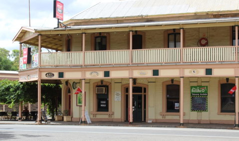 Royal Exchange Hotel - Accommodation Main Beach 2