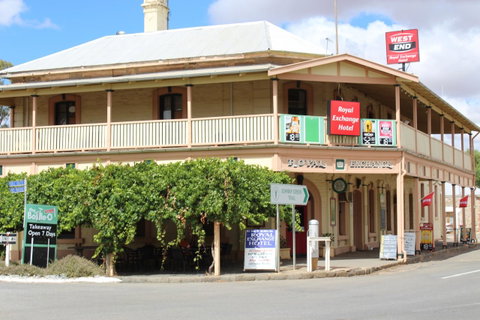 Royal Exchange Hotel - Accommodation Main Beach 0