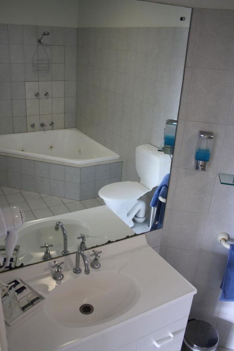 Navigators Motel & Diner - Accommodation Main Beach 14