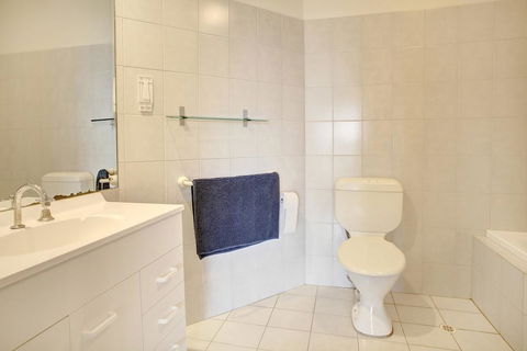 Navigators Motel & Diner - Accommodation Main Beach 0