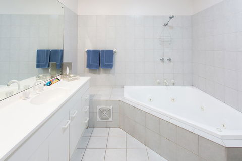 Navigators Motel & Diner - Accommodation Main Beach 12