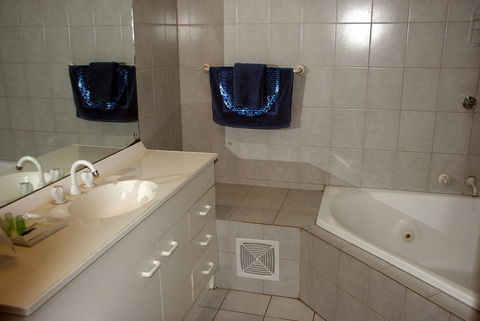 Navigators Motel & Diner - Accommodation Main Beach 9