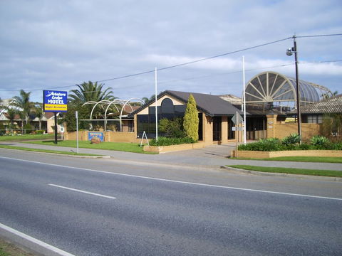 Aviators Lodge - Accommodation Main Beach 1