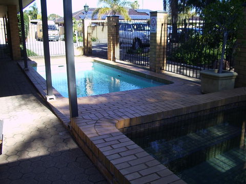 Aviators Lodge - Accommodation Main Beach 41