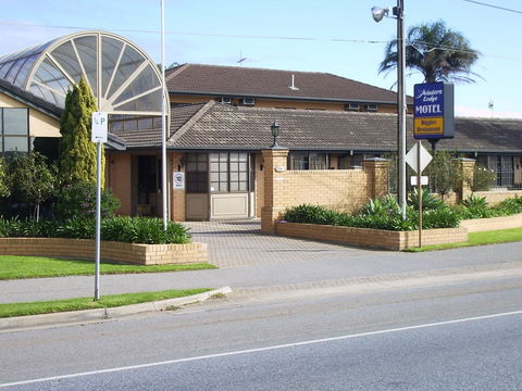 Aviators Lodge - Accommodation Main Beach 23