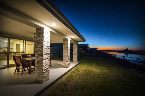 Brock's Base - Accommodation Main Beach 0
