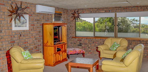 Seacroft - Accommodation Main Beach 19