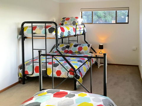 Seacroft - Accommodation Main Beach 17