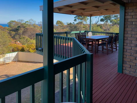 Seacroft - Accommodation Main Beach 1