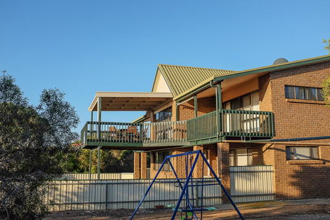 Seacroft - Accommodation Main Beach 26