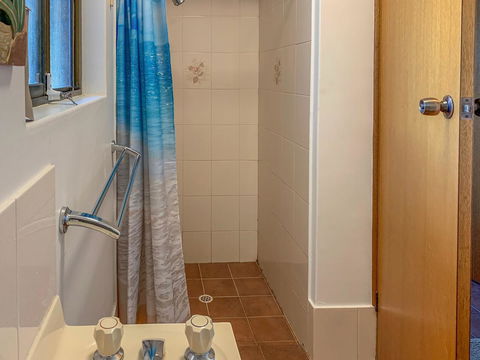 Seacroft - Accommodation Main Beach 11