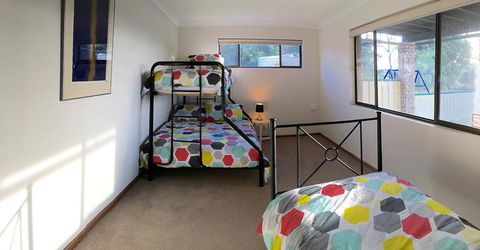 Seacroft - Accommodation Main Beach 16