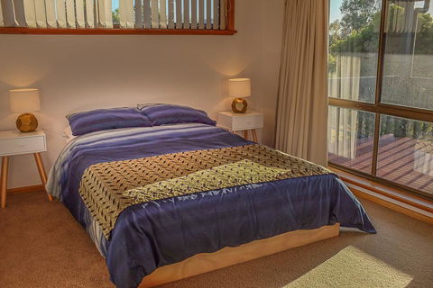 Seacroft - Accommodation Main Beach 8