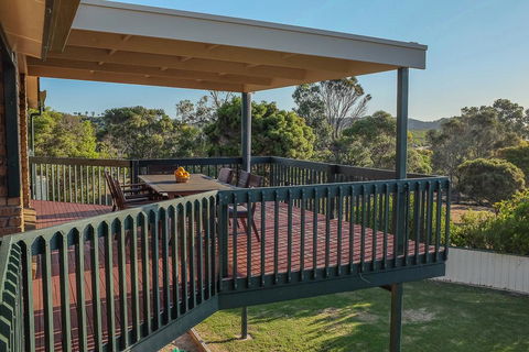 Seacroft - Accommodation Main Beach 21