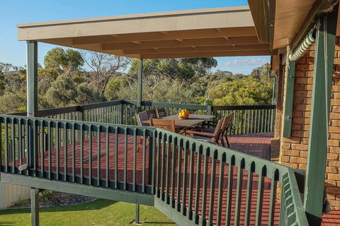 Seacroft - Accommodation Main Beach 22