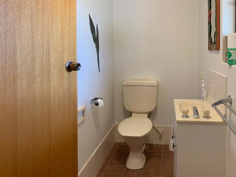 Seacroft - Accommodation Main Beach 10