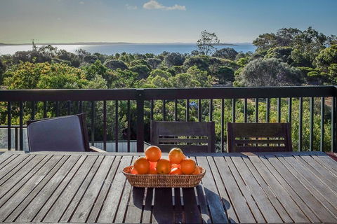 Seacroft - Accommodation Main Beach 3
