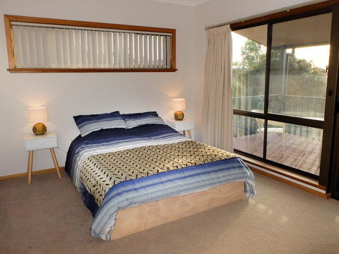 Seacroft - Accommodation Main Beach 9