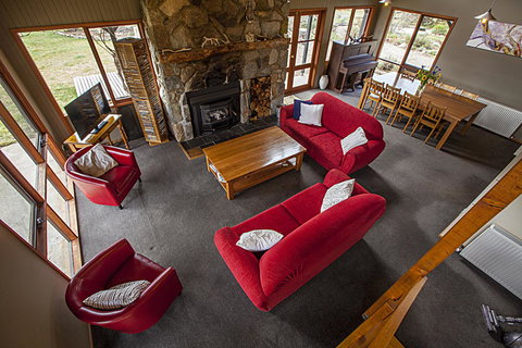 Eagles Range - Accommodation Main Beach 3