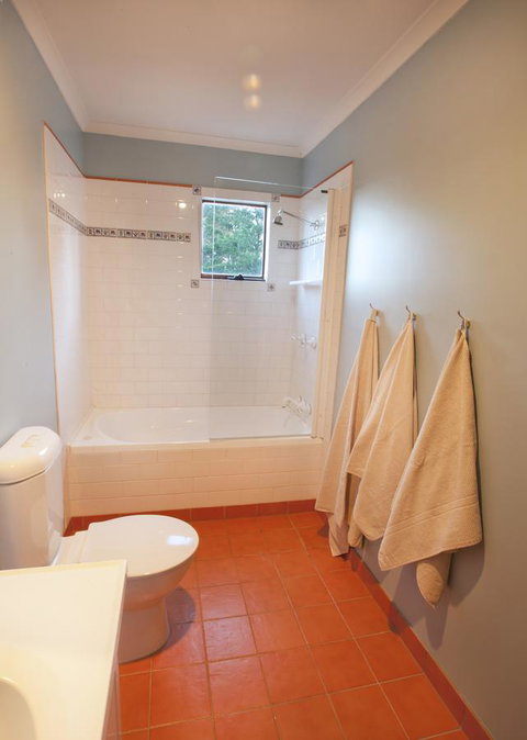 Eagles Range - Accommodation Main Beach 8