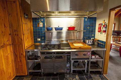 Eagles Range - Accommodation Main Beach 5