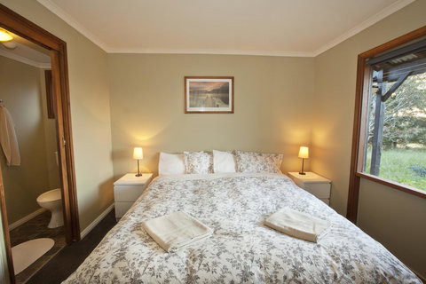 Eagles Range - Accommodation Main Beach 7