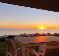 Luxurious 3 bedroom beachfront - panoramic views - Accommodation Main Beach