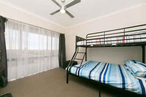 Gizmos Retreat - Accommodation Main Beach 5
