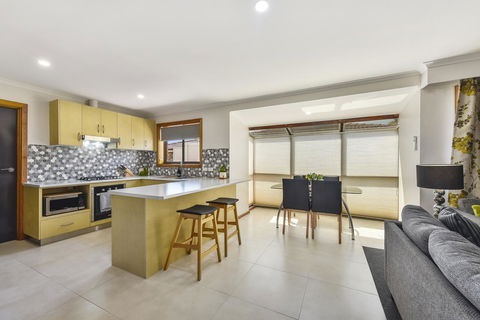 City Four Apartment - Accommodation Main Beach 0