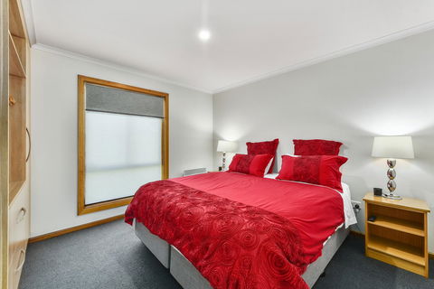 City Four Apartment - Accommodation Main Beach 3